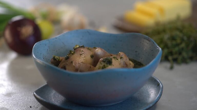 Roasted garlic pigeon soup